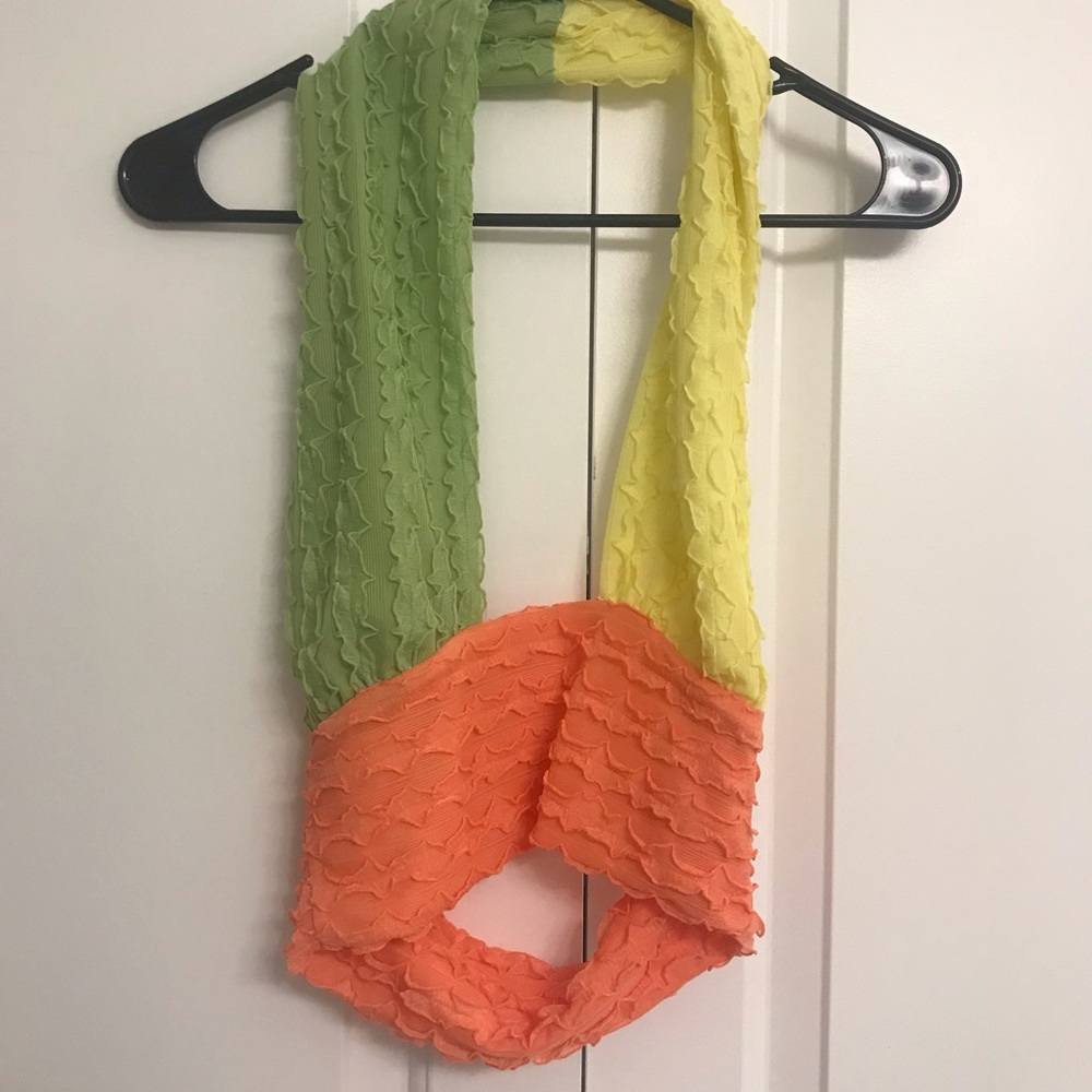 Tri color halter top